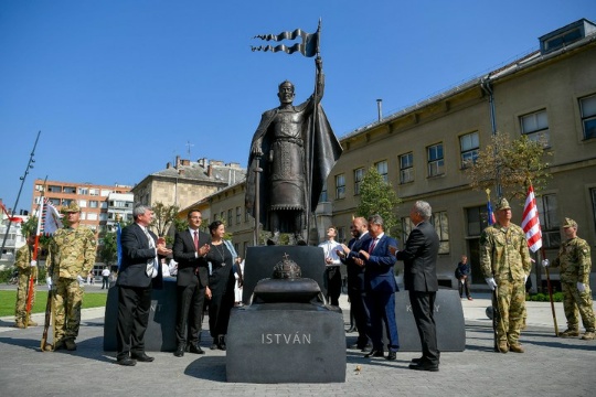 Felavatták Szent István szobrát Debrecenben