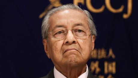 Mahathir Mohamad: „a muszlimoknak joguk van franciák millióit megölni”